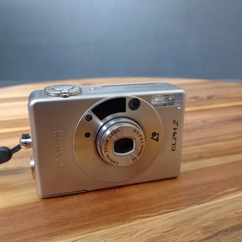 Canon Elph 2 Digital Camera Point‎ and Shoot Silver Japan 23-46mm Zoom Tested